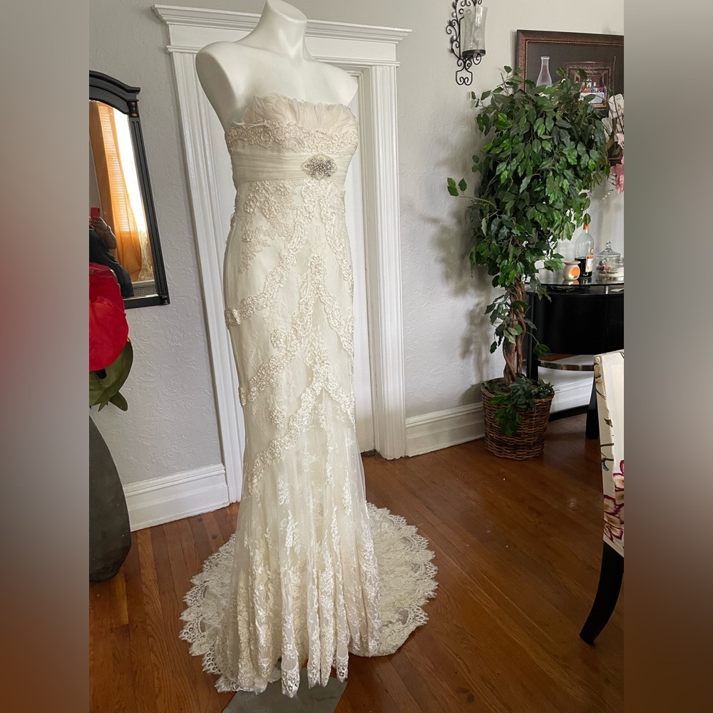 Pronovias Ivory Wedding dress with built-in Attached Belt Train Dress Size 10